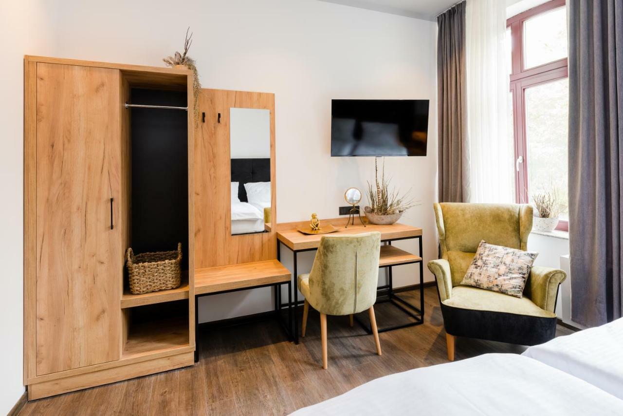 360 Grad Hotel & Bar Leer Bagian luar foto