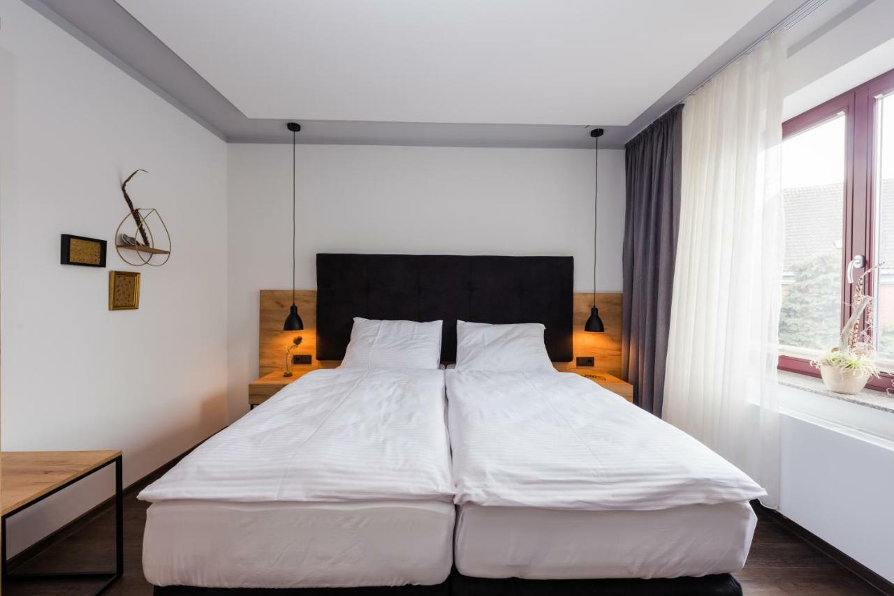 360 Grad Hotel & Bar Leer Bagian luar foto